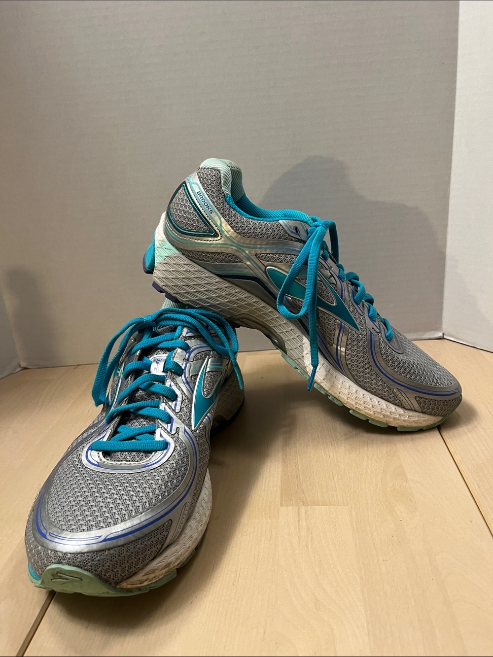 Brooks Adrenaline GTS 16 Silver Bluebird
Sneakers Women’s Size 12 Wide